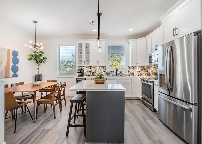 The Modern Oasis - Downtown Tampa Retreat