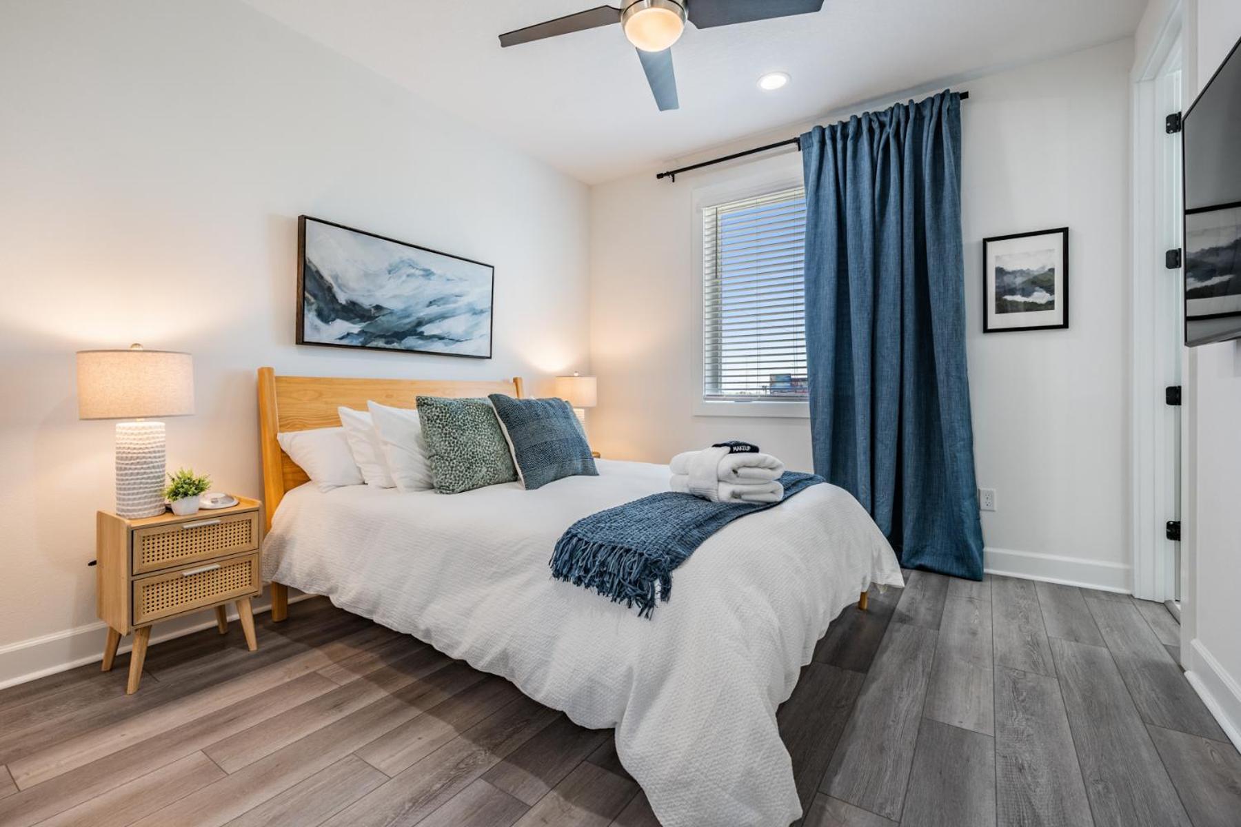 The Modern Oasis - Downtown Retreat